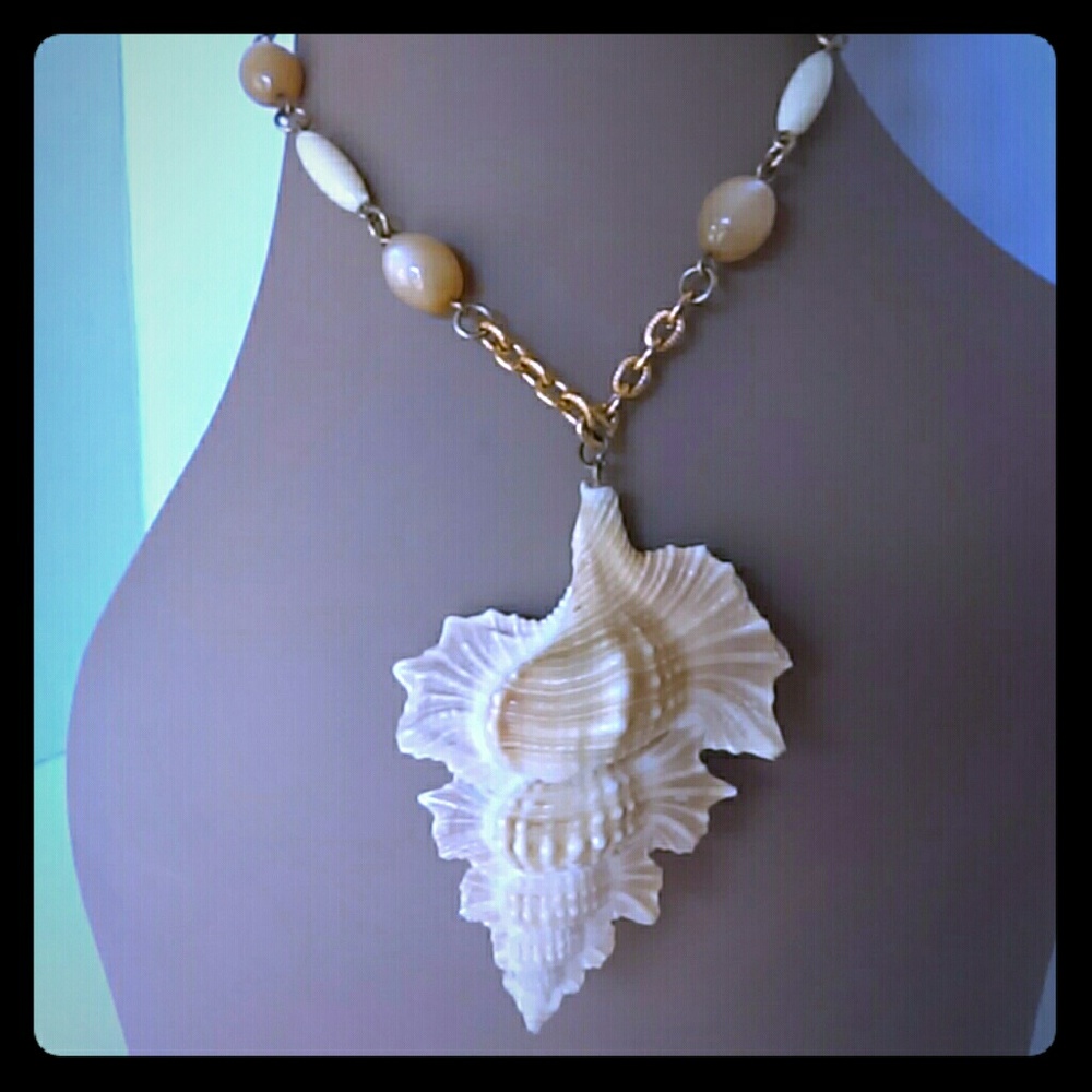 Vintage, Moon Glow Lucite & Shell Necklace